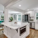 Luxury Savannah Retreat Heated Pool And Pet Friendly