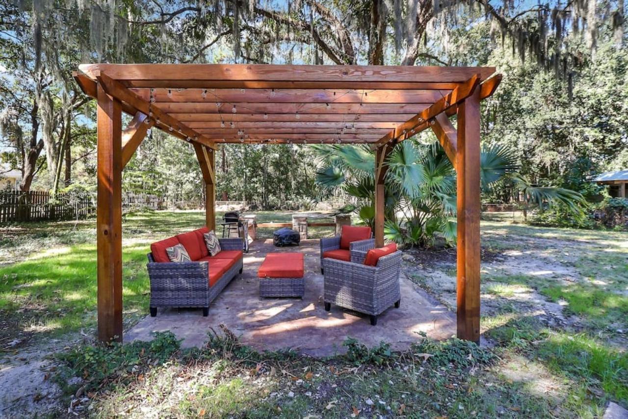 Luxury Retreat Heated Pool And Pet Friendly Holiday home *