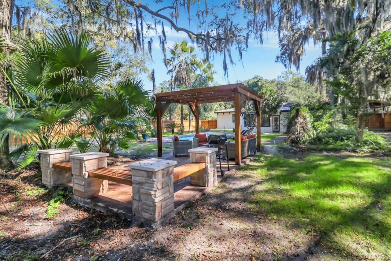 Holiday home Luxury Retreat Heated Pool And Pet Friendly *